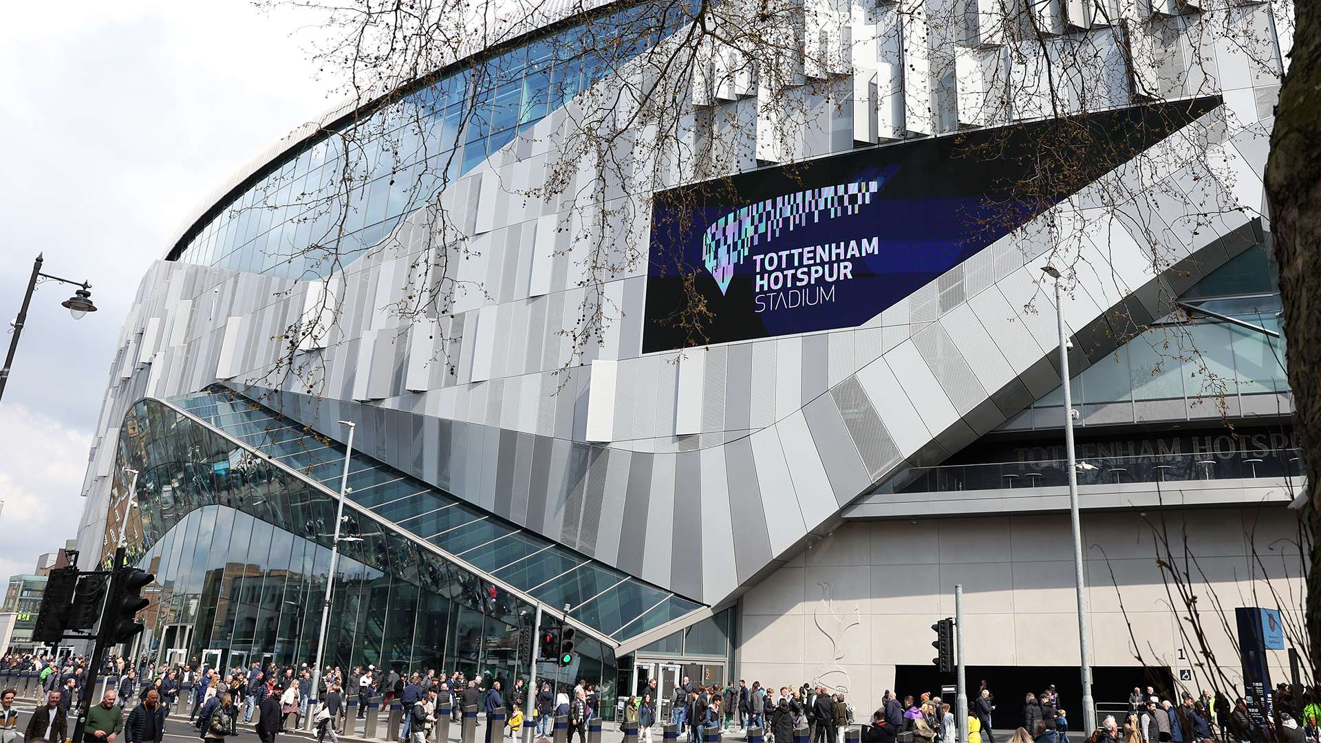 并增强球迷 并增强球迷